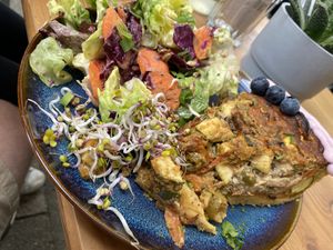 Gemüse Quiche mit Salat  at HappenPappen in Hamburg