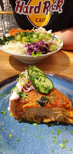 Gemüsequiche und Salatbowl at HappenPappen in Hamburg