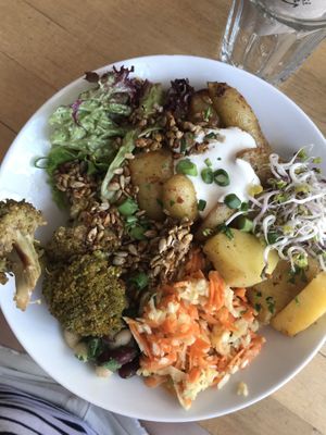 Ananas Bowl  at HappenPappen in Hamburg