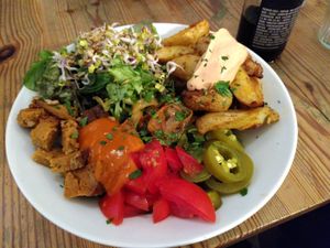 Chili cheese burger bowl at HappenPappen in Hamburg