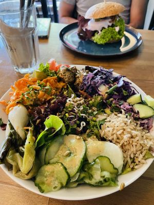 Big salad and Sweden burger  at HappenPappen in Hamburg