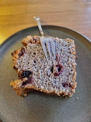 Mohn Streusel mit Kirschen at HappenPappen in Hamburg