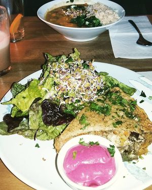 Amazing vegan quiche with salad at HappenPappen in Hamburg
