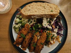Happenpappen salad with extra lentil patty at HappenPappen in Hamburg