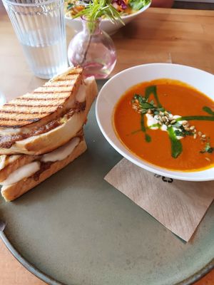 Grilled cheese sandwich and tomato soup at HappenPappen in Hamburg