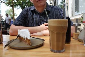 apple pie and latte with almond milk. at HappenPappen in Hamburg