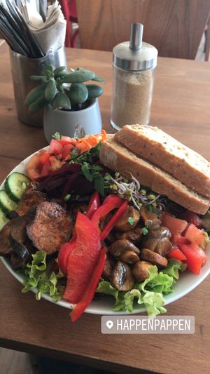 This was the best salad I ever had!  at HappenPappen in Hamburg