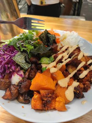 Sushi bowl at HappenPappen in Hamburg