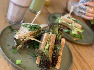 Tempeh Sandwich mit Matcha Latte & Kakao 🌱 at HappenPappen in Hamburg