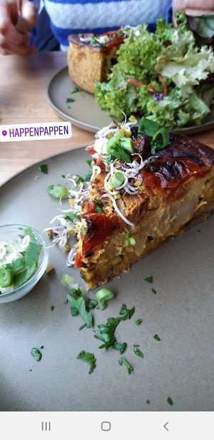 Große Quiche und eine leckere Sauce at HappenPappen in Hamburg