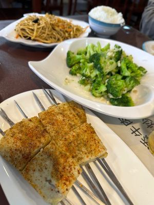 Roasted Thousand Leaf Tofu and Garlic Broccoli at Chinese Beef Noodles House in Makati