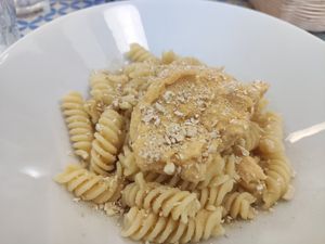 Plato de pasta con almendras at La Mandragora in Valencia