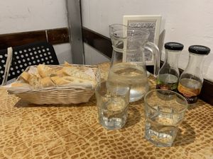 Zumos, agua y pan  at La Mandragora in Valencia