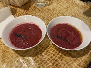 Crema fría de manzana y remolacha  at La Mandragora in Valencia