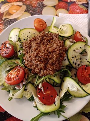 Salad with pesto at La Mandragora in Valencia