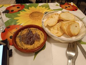 Hummus at La Mandragora in Valencia
