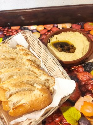 Humus at La Mandragora in Valencia