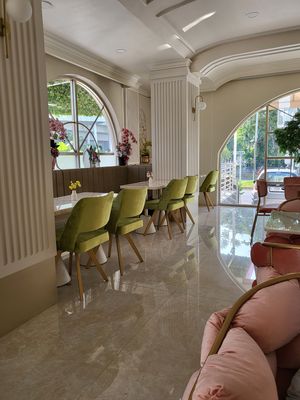 Excellent food 
Comfortable place
Great quality at Kynd Baker in Surabaya