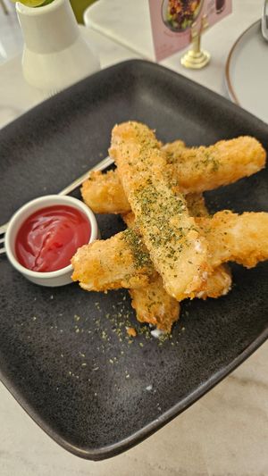 Mozzarella sticks at Kynd Baker in Surabaya