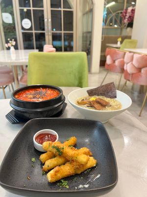 Ramen dishes and mozzarella sticks (with ketchup 🥹) at Kynd Baker in Surabaya