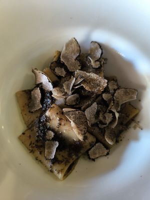 Pasta paccheri with black truffle sauce at Dulcisinfundo in San Gimignano