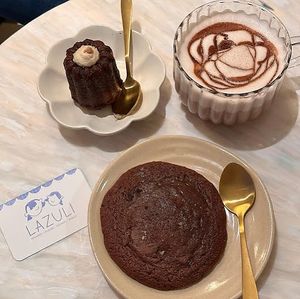 Tout est délicieux chez Lazuli, la majorité des produits sont locaux et bio. Tout y est préparé avec beaucoup de soin. Lazuli est un havre de paix gourmand. Courrez-y ! at LAZULI in Forcalquier