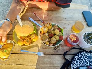 Bucket vegan, pita vegan et empanadas vegan  at Hey Poulette in Mimizan