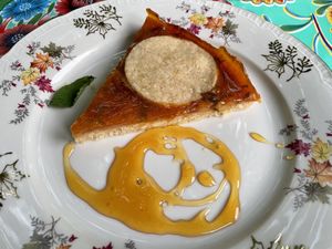 Tart with apricot compote, fresh mint leaves and apple and elderflower syrup  at La Cena di Pitagora in Ponte Nizza