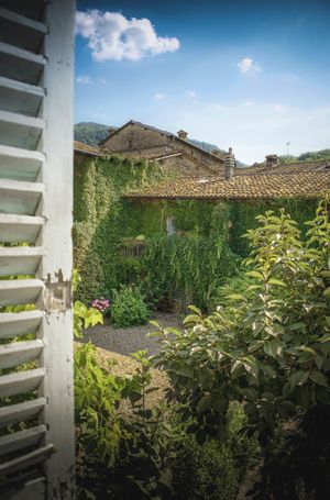 Courtyard at La Cena di Pitagora in Ponte Nizza