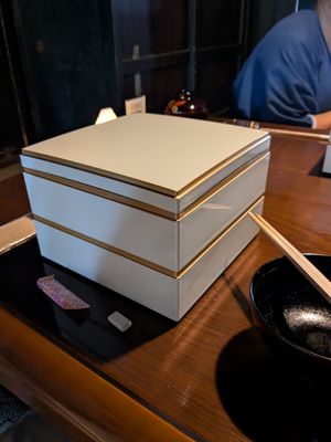 Das gestapelte Mittagessen at Traditional Japanese House NAKAMURA - 古民家なかむら  in Fujikawaguchiko