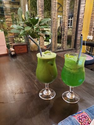 Lime mint (right), green healty detox (left) at SU - Sapa Vegetarian Restaurant in Sapa