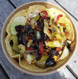 Burrito with hibiscus and tropical sauce at Carambola - Maybe closed in Geneva