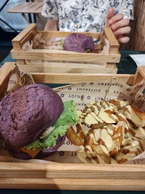  at Flower Burger in Pescara