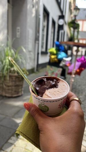 Dunkle Schokolade & Nougat - so lecker 🥹  at Tante Lotte - Eis & Tamtam in Koblenz