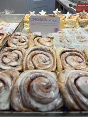 Cinnamon roll  at Cinnamood - Hanauer Str in Munich