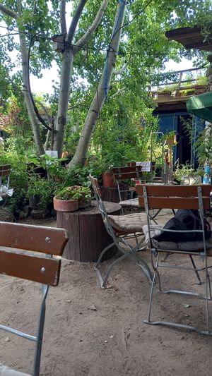 outside seating at Nirgendwo in Berlin