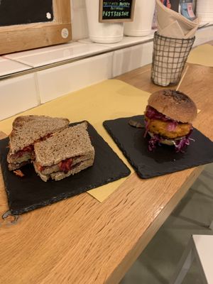 Club sandwich e burger  at Malerba in Bologna