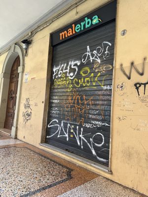 Closed during “opening” hours, as others have pointed out too. 🙁  at Malerba in Bologna
