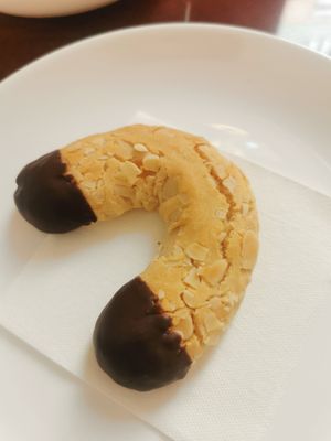 Mandelkipferl at Moriz - Zuckerbäckerei & Manufaktur in Vienna