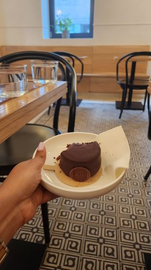 Yummy vegan Sacher tort! Finally found one! Cappuccino with oat mylk at Moriz - Zuckerbäckerei & Manufaktur in Vienna