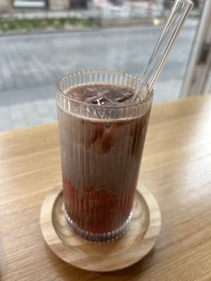 Ichigo Chocolate w oat milk 7€
  at Moriz - Zuckerbäckerei & Manufaktur in Vienna
