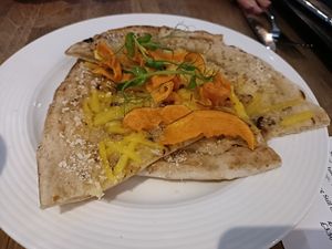 Vegan garlic flatbread with cheese at Craobh - Kroov in Perth And Kinross