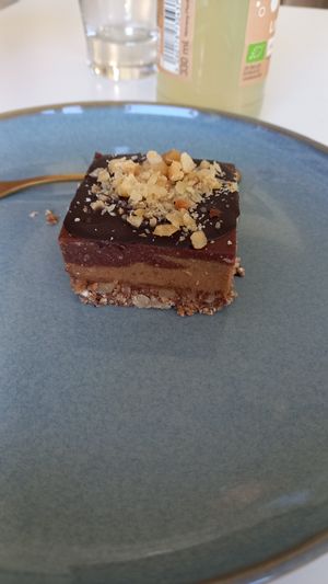 raw cake snickers style 4,50€ at Sannie in Ratingen