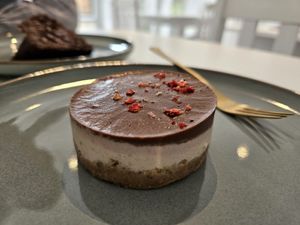 Raw cake with strawberry & chocolate at Sannie in Ratingen