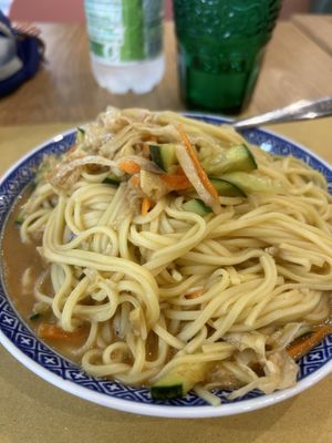 Noodle con verdure e salsa di arachidi  at Aura - 歡喜 Padova in Padua