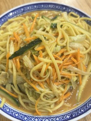 Spaghetti di verdure e salsa di arachidi  at Aura - 歡喜 Padova in Padua