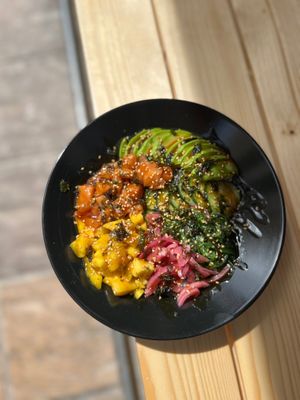 Salmon Poke bowl at Ditxo in Mallorca