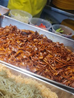 Fried kuey teow noodle ~ 9/10/21 at Kwan Inn Vegetarian 观音斋 - Chinatown in Central Singapore