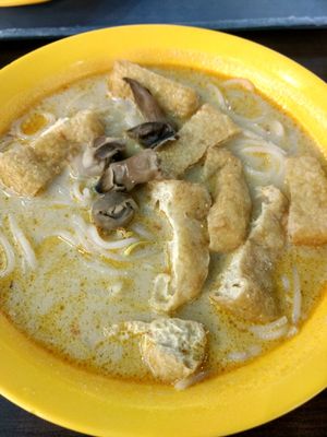 Laksa at Kwan Inn Vegetarian 观音斋 - Chinatown in Central Singapore