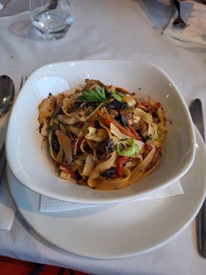 Tem massa com legumes, não está na carta, é necessário pedir. at Lily's Restaurant in Machico